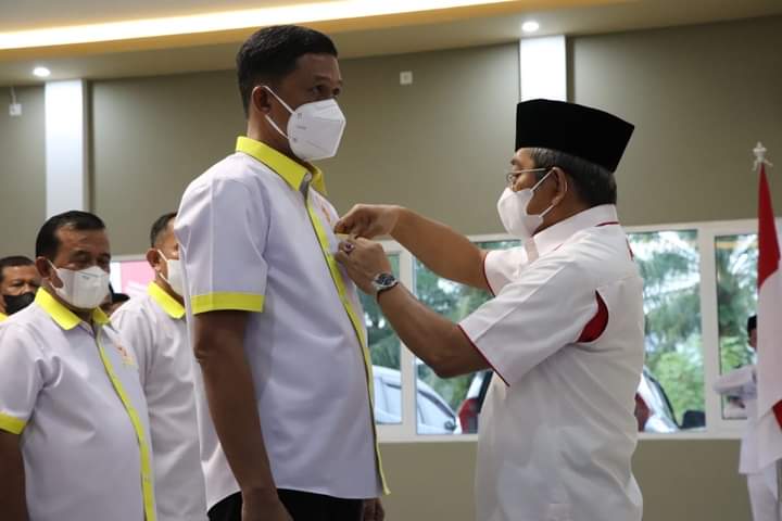 Ali Baal Lantik Ketua KONI Mamuju Tengah